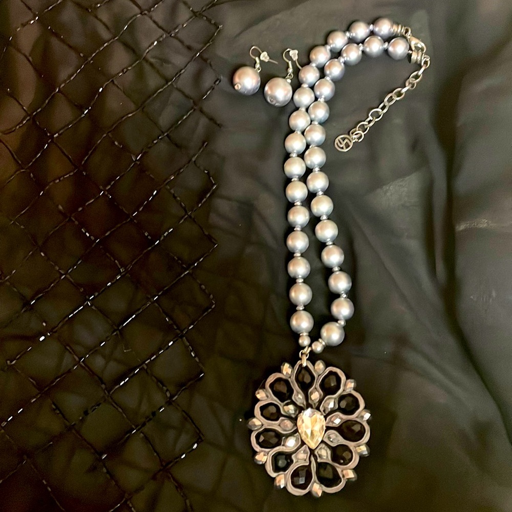 Necklace/earring set